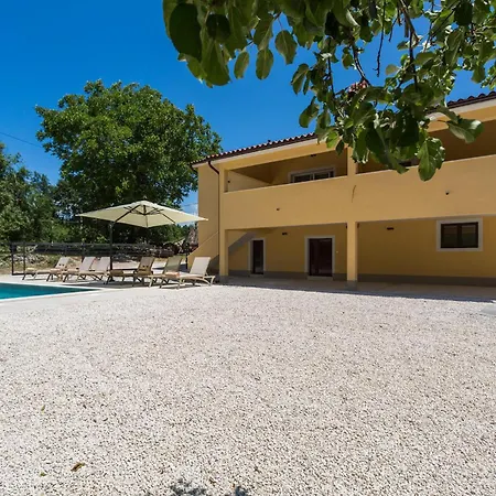 Ljuba 4*